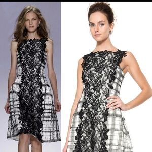 Tadashi Shoji Runway Black Lace Panels Over Plaid Neoprene Fabric Size 8